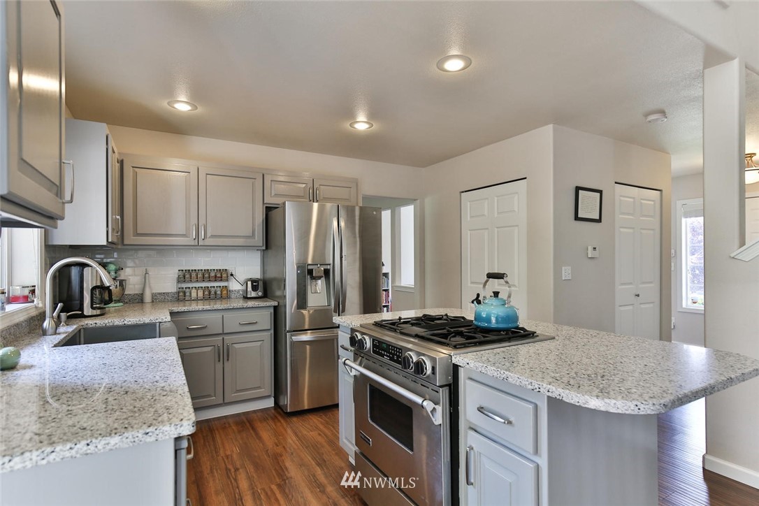 3426 201st Place Southeast Bothell, WA 98012 - Photo 5 of 19