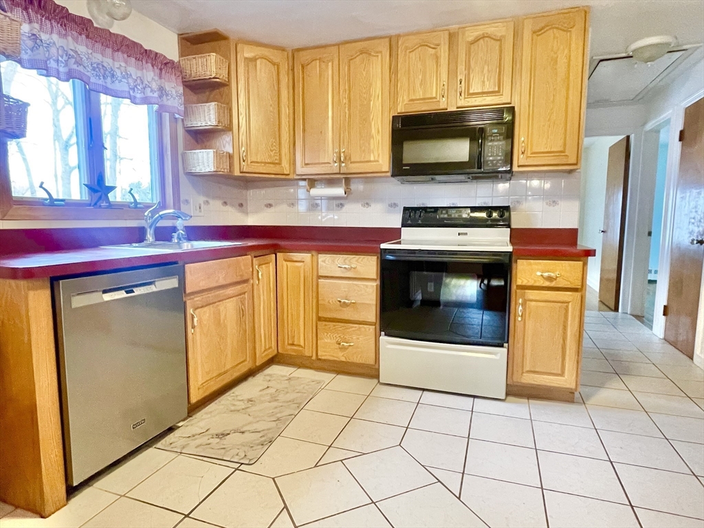 74 Edgewood Road Shrewsbury, MA 01545 - Photo 8 of 29 Gallery Image 8