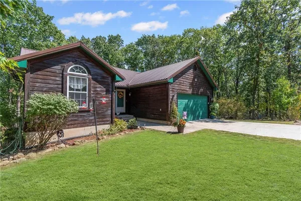 $389,900 | 26690 Oakwood Lane, Clinton, MO 64735