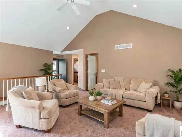 $389,900 | 26690 Oakwood Lane, Clinton, MO 64735