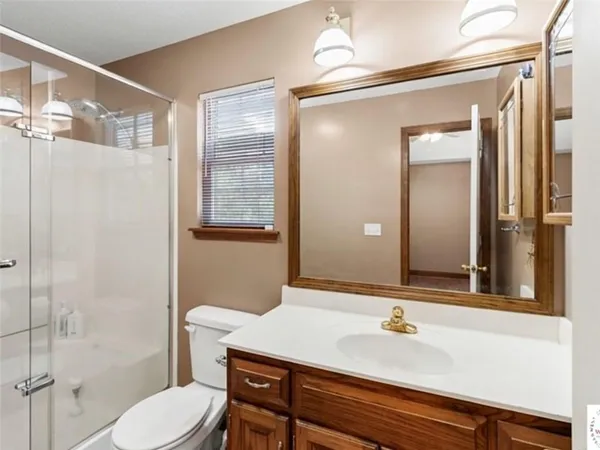 $389,900 | 26690 Oakwood Lane, Clinton, MO 64735