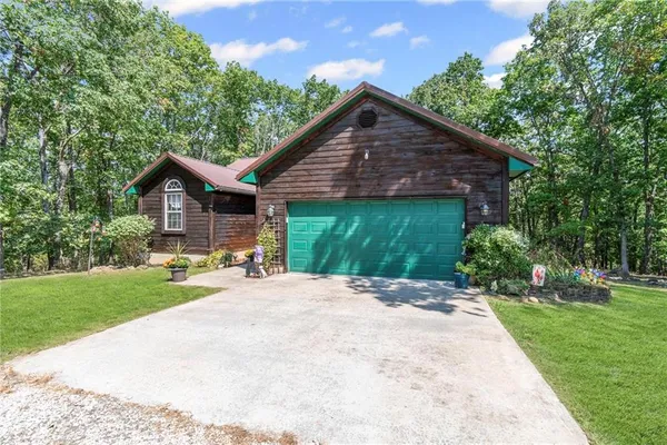 $389,900 | 26690 Oakwood Lane, Clinton, MO 64735