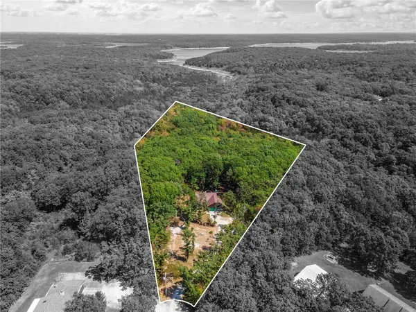 $389,900 | 26690 Oakwood Lane, Clinton, MO 64735