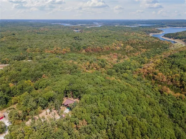 $389,900 | 26690 Oakwood Lane, Clinton, MO 64735