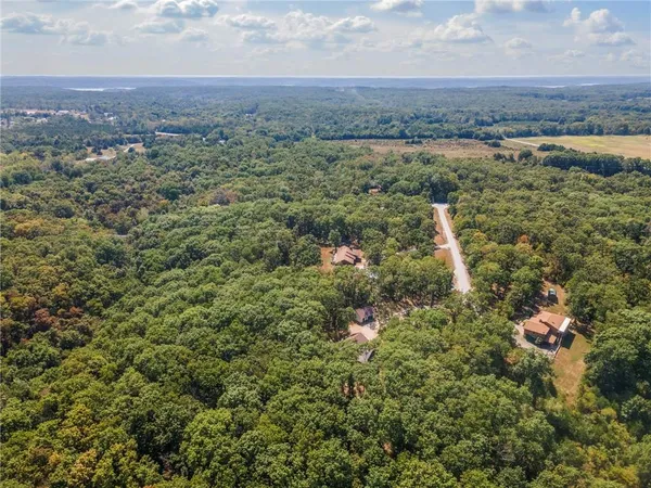 $389,900 | 26690 Oakwood Lane, Clinton, MO 64735