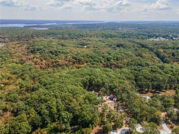 $389,900 | 26690 Oakwood Lane, Clinton, MO 64735