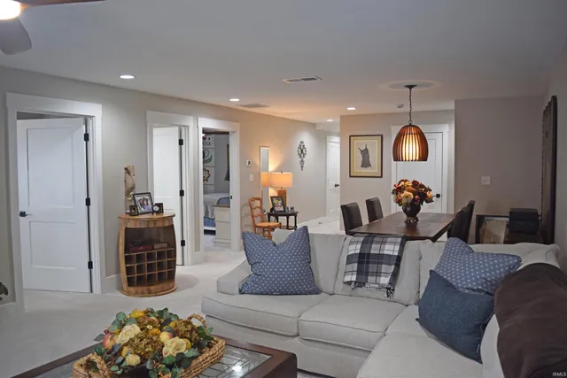 $824,900 | 7515 Lauren Drive, Evansville, IN 47725