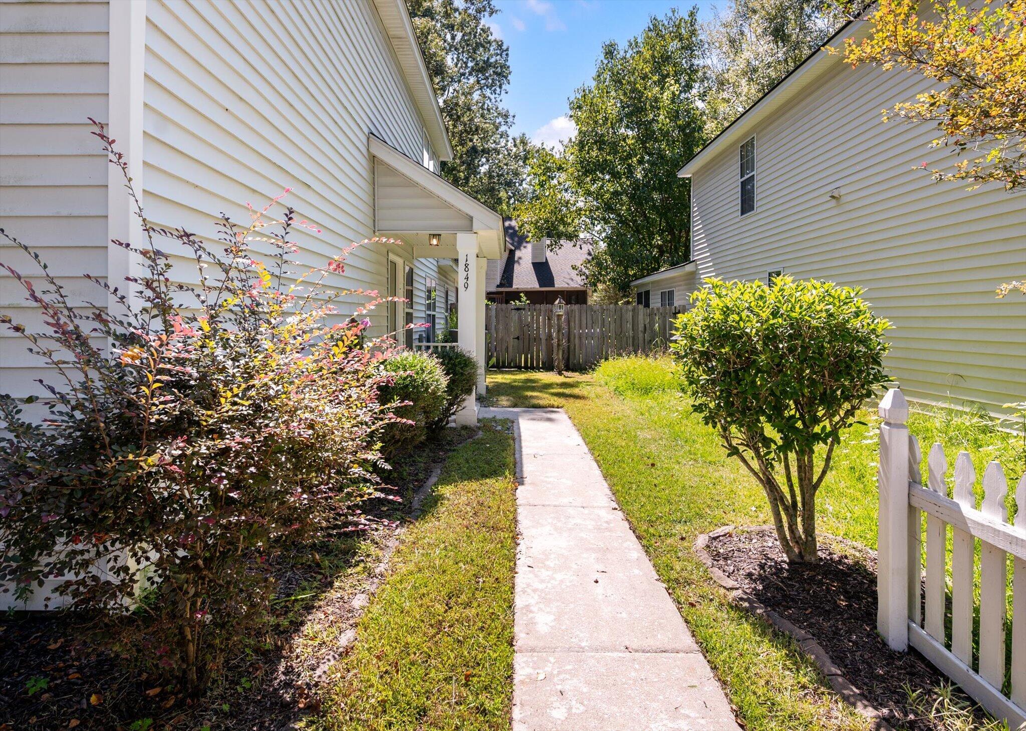 1849 Beechwood Road Charleston, SC 29414 - Photo 2 of 34 03-1849 Beechwood_e_Lowcountry Exposure-