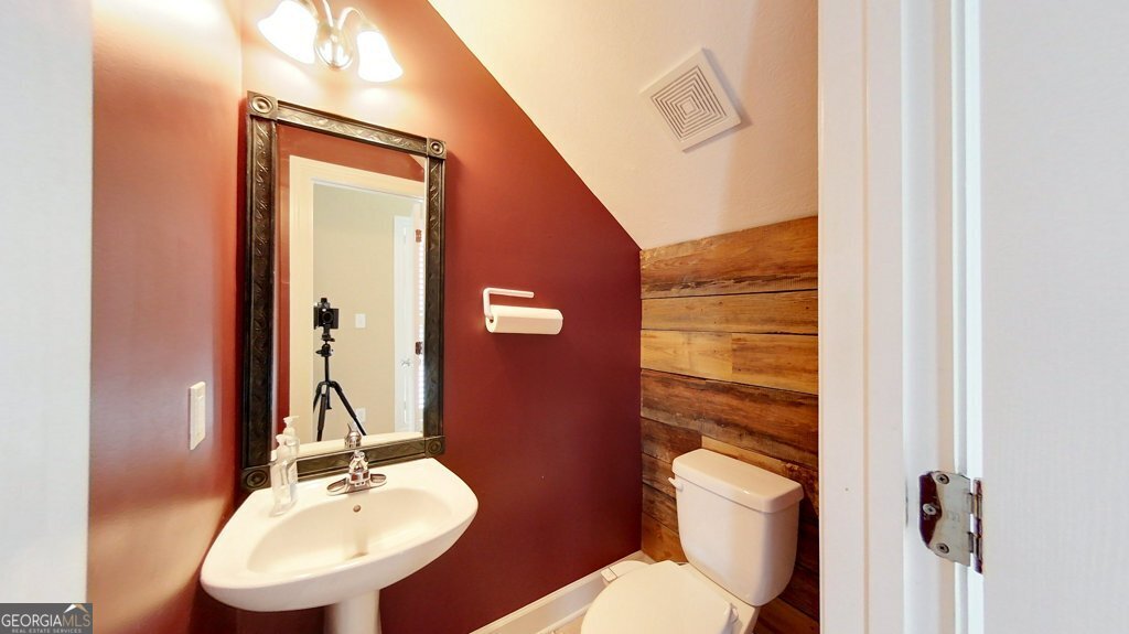 101 Willow Ridge Circle Thomasville, GA 31757 - Photo 45 of 92 a bathroom with a toilet a sink and mirror