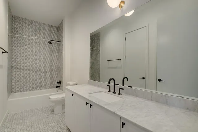 $9,000 | 800 Embassy Drive, Unit 606, Austin, TX 78702