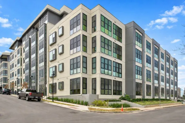 $9,000 | 800 Embassy Drive, Unit 606, Austin, TX 78702