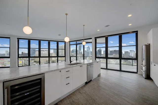 $9,000 | 800 Embassy Drive, Unit 606, Austin, TX 78702