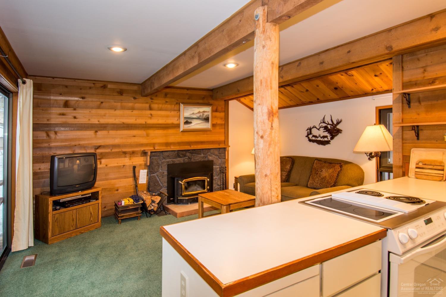 13 Ranch Cabin Road Sunriver, OR 97707 - Photo 4 of 21 a bed room with a bed and a television