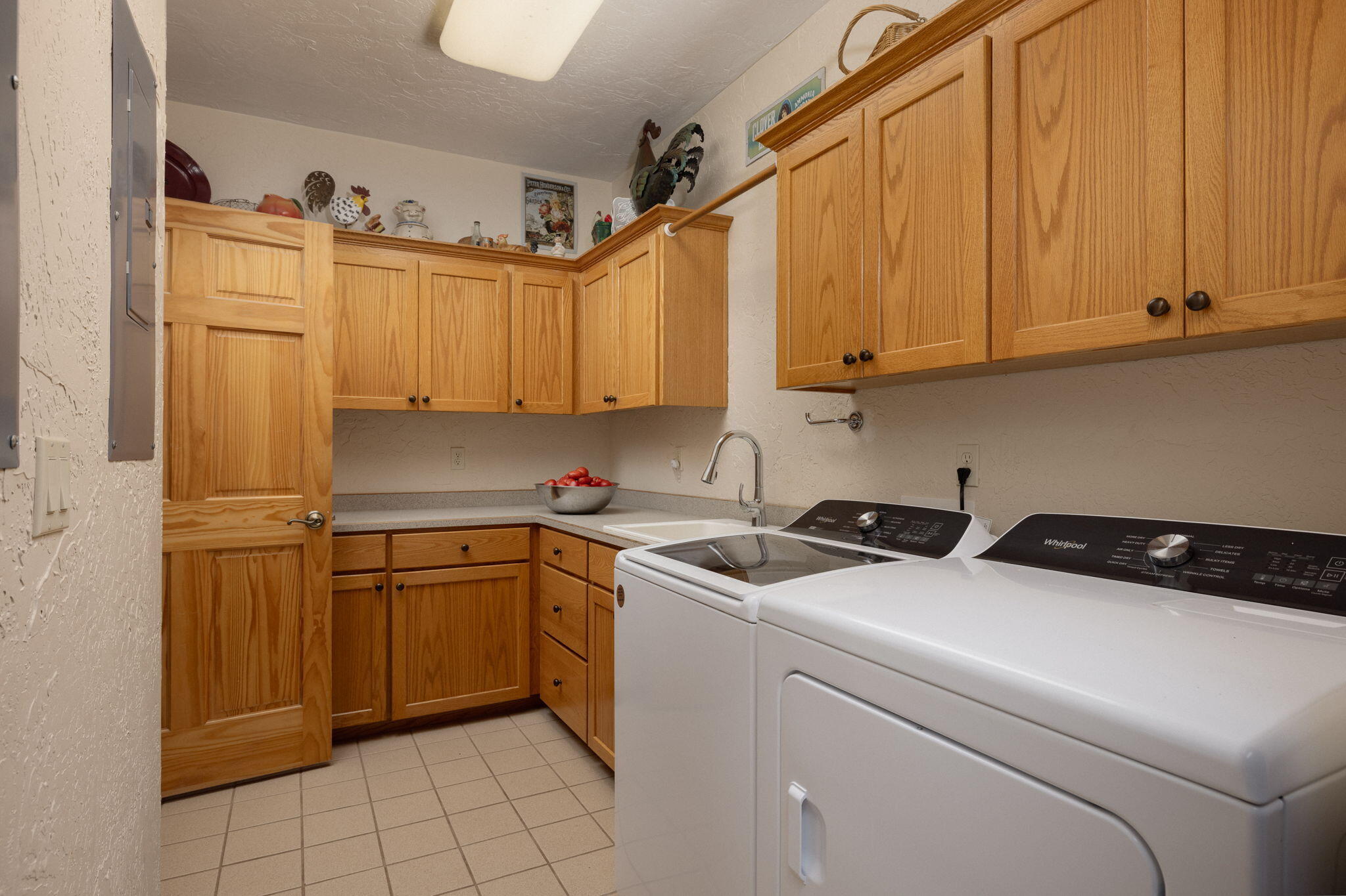 11311 Fleming Road Powell Butte, OR 97753 - Photo 29 of 58 laundry
