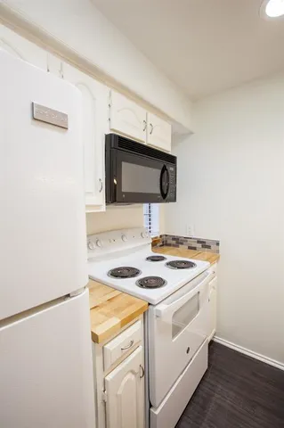 $1,695 | 5100 Verde Valley Lane, Unit 150, Dallas, TX 75254