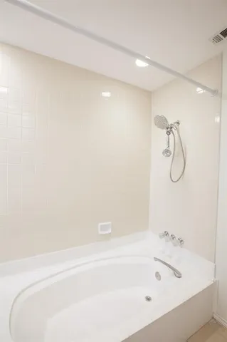 $1,695 | 5100 Verde Valley Lane, Unit 150, Dallas, TX 75254