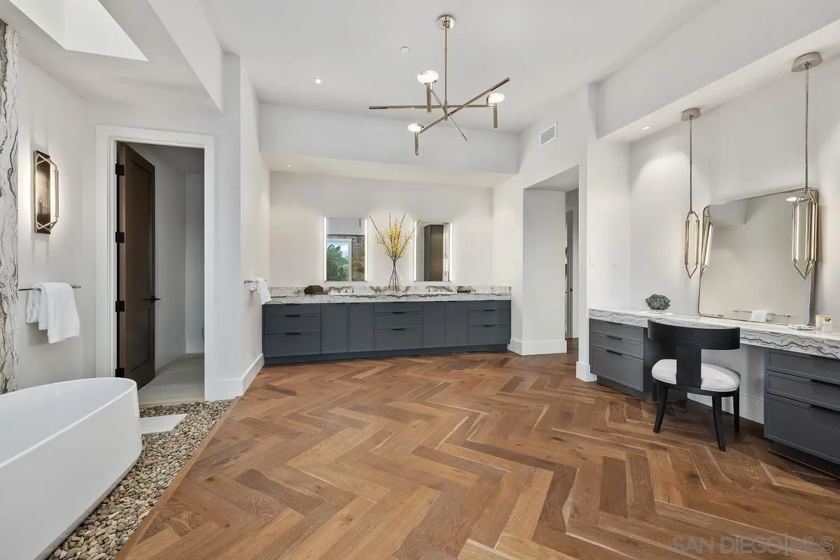 4728 El Aspecto Rancho Santa Fe, CA 92067 - Photo 19 of 34 a bathroom with a sink a tub and a mirror