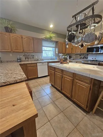 $599,900 | 701 Wade Lane, St. Charles, MO 63303