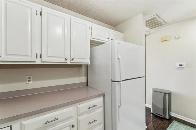 $170,000 | 220 East Hansen Court, Independence, MO 64055