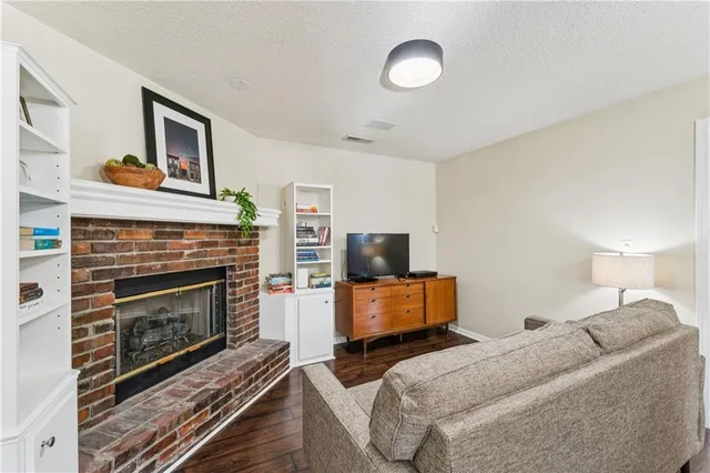 $170,000 | 220 East Hansen Court, Independence, MO 64055