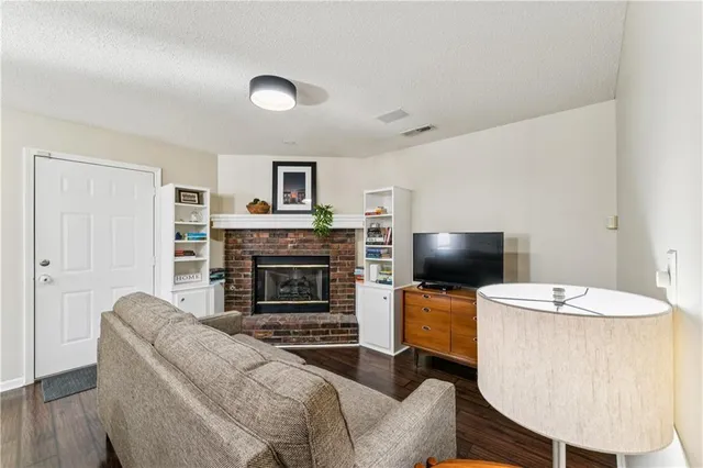 $170,000 | 220 East Hansen Court, Independence, MO 64055