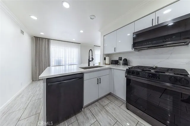 $890,000 | 19512 Steinway Street, Canyon Country, CA 91351