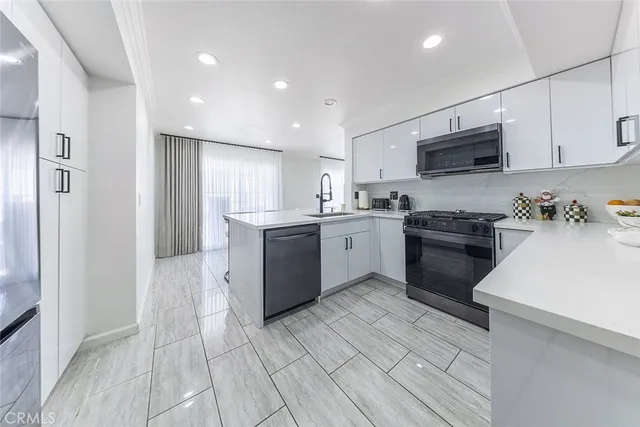 $890,000 | 19512 Steinway Street, Canyon Country, CA 91351