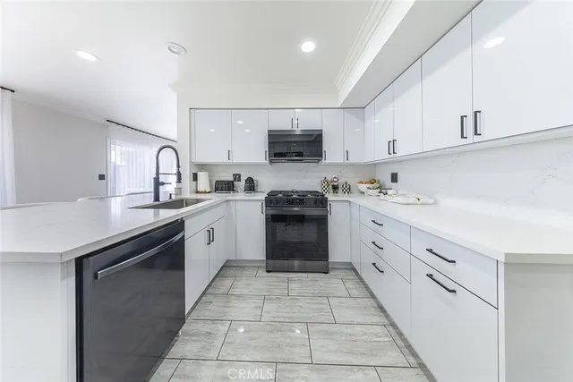 $890,000 | 19512 Steinway Street, Canyon Country, CA 91351