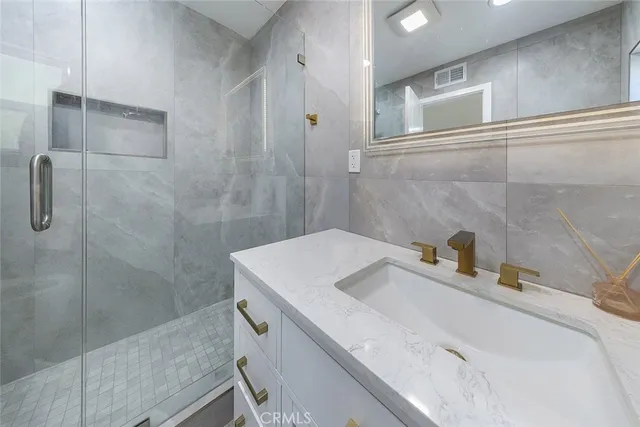 $890,000 | 19512 Steinway Street, Canyon Country, CA 91351