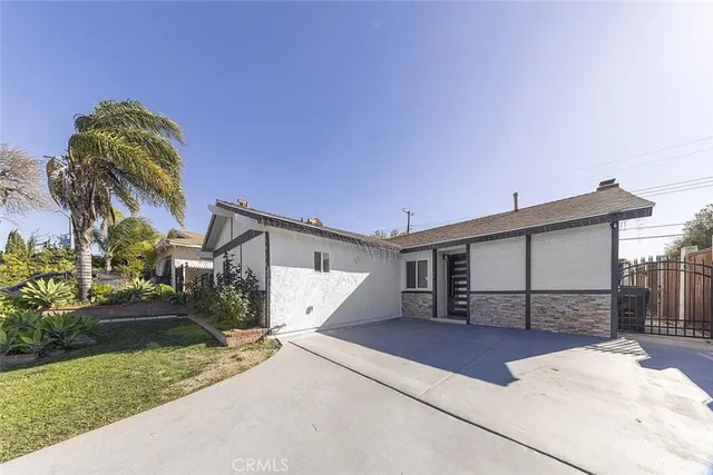 $890,000 | 19512 Steinway Street, Canyon Country, CA 91351