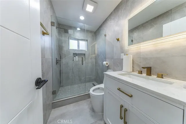 $890,000 | 19512 Steinway Street, Canyon Country, CA 91351