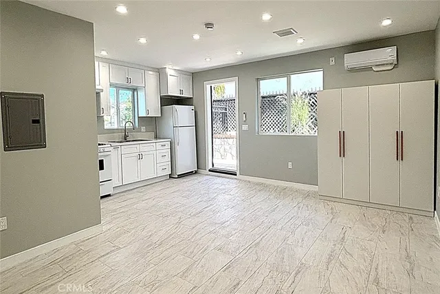 $890,000 | 19512 Steinway Street, Canyon Country, CA 91351