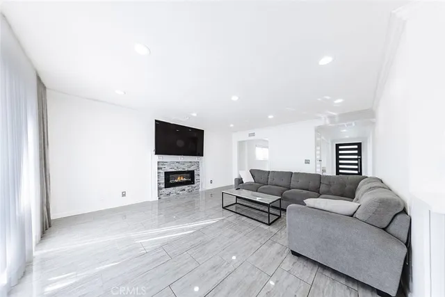 $890,000 | 19512 Steinway Street, Canyon Country, CA 91351