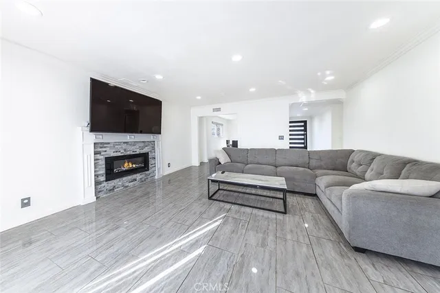 $890,000 | 19512 Steinway Street, Canyon Country, CA 91351