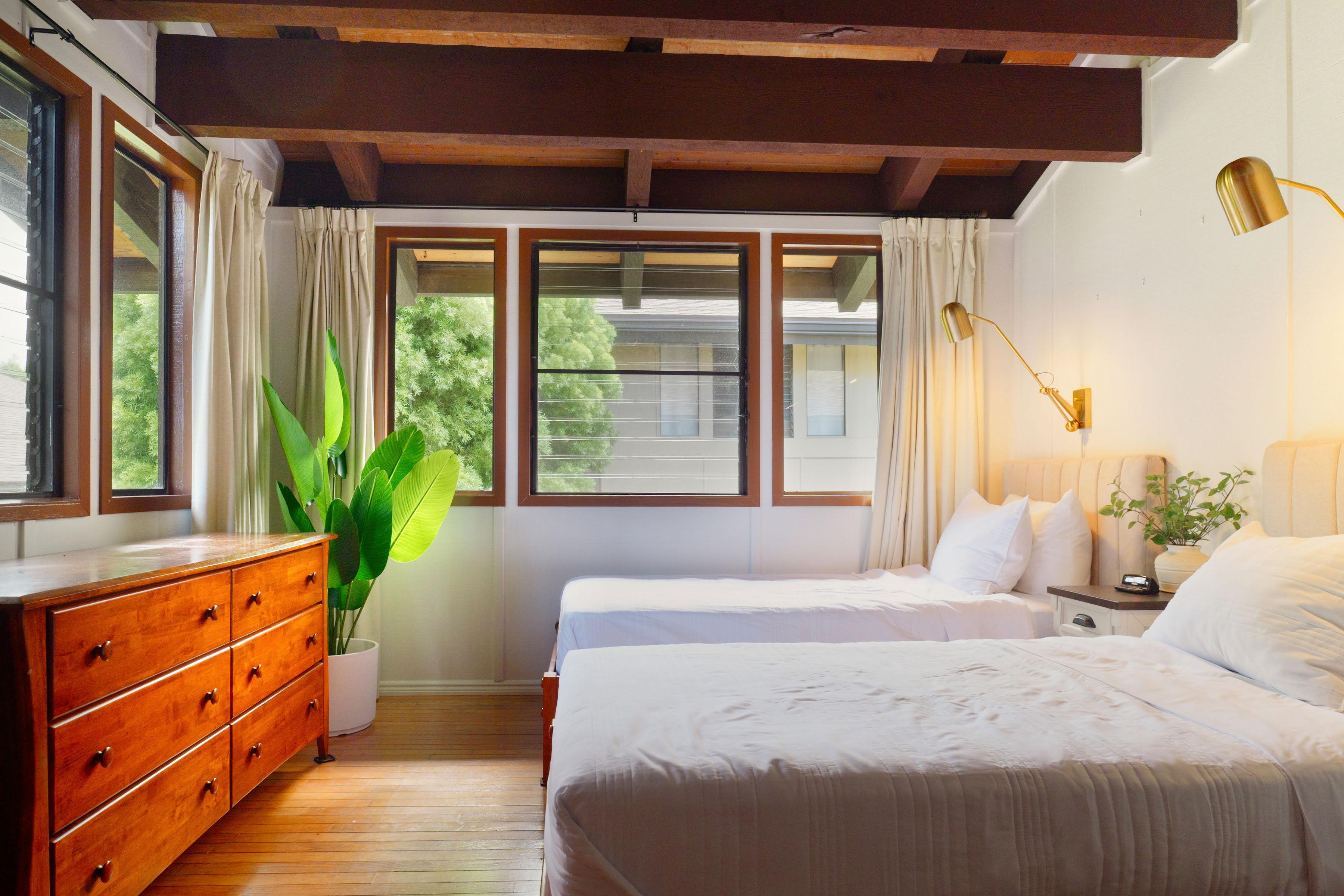 3920 Wyllie Road, Unit F20 Princeville, HI 96722 - Photo 14 of 25 a bedroom with a bed and a window