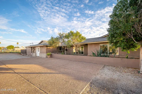 $975,000 | 4901 West Greenway Road, Glendale, AZ 85306