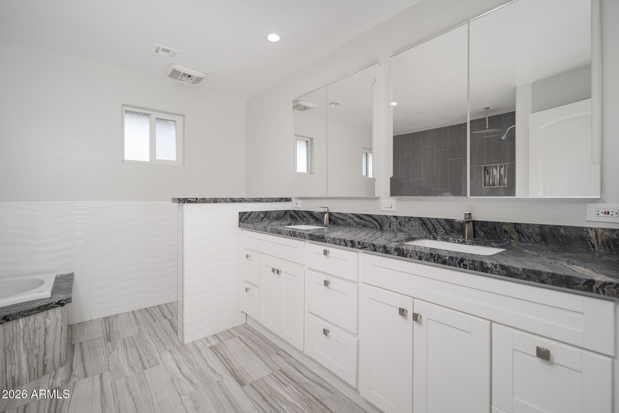 4901 West Greenway Road Glendale, AZ 85306 - Photo 15 of 46 15_Primary-Bath_01