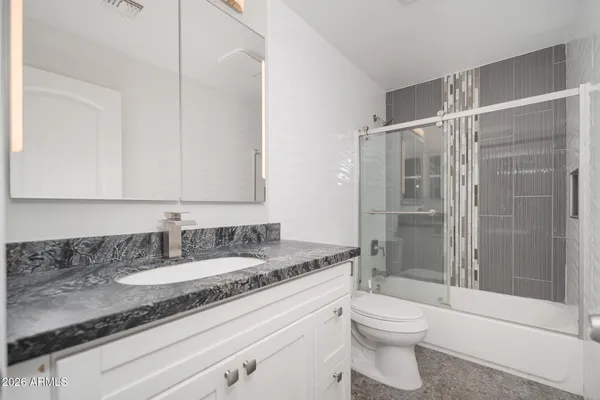 $975,000 | 4901 West Greenway Road, Glendale, AZ 85306