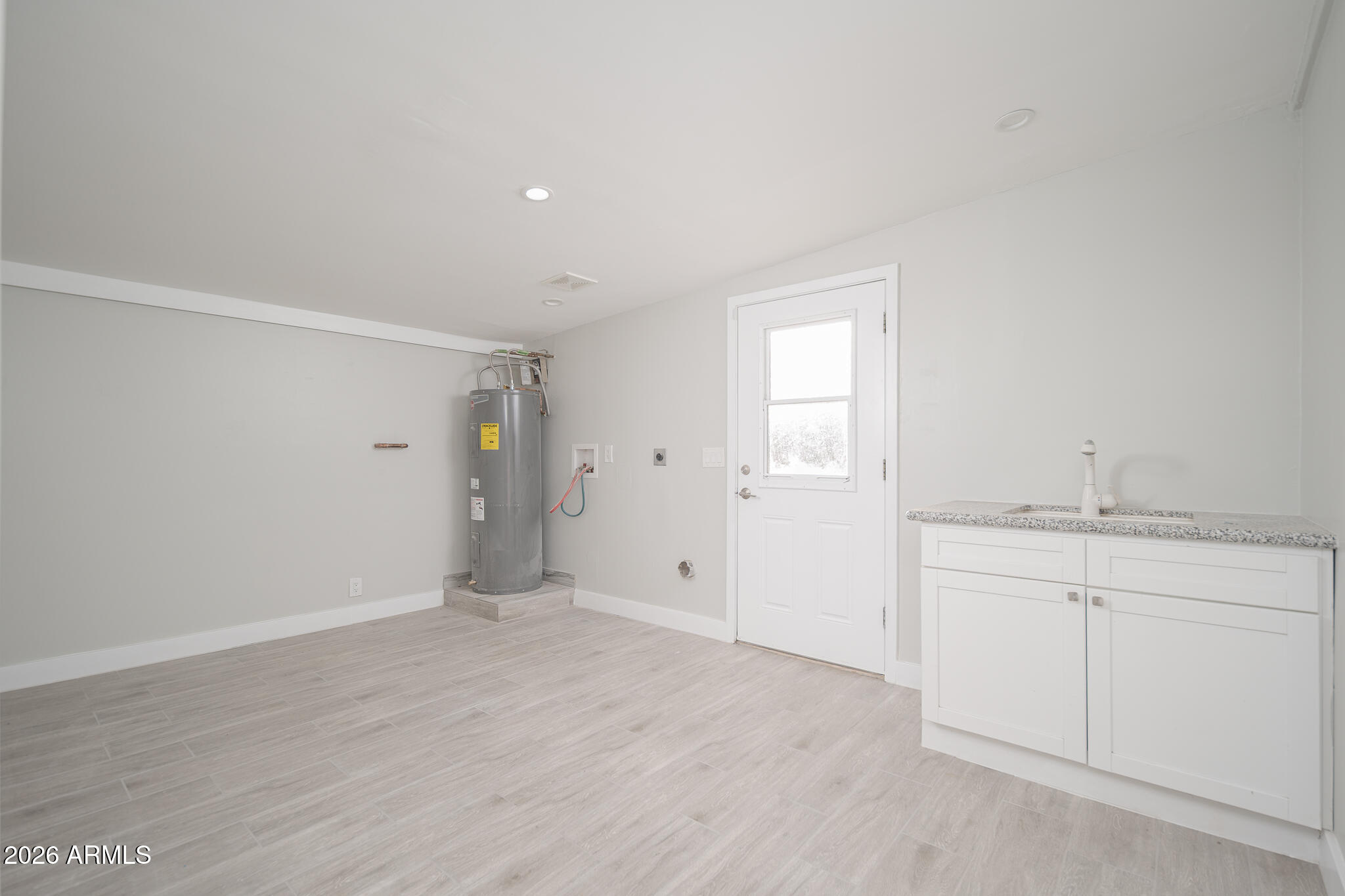 4901 West Greenway Road Glendale, AZ 85306 - Photo 29 of 46 29_Laundry_01