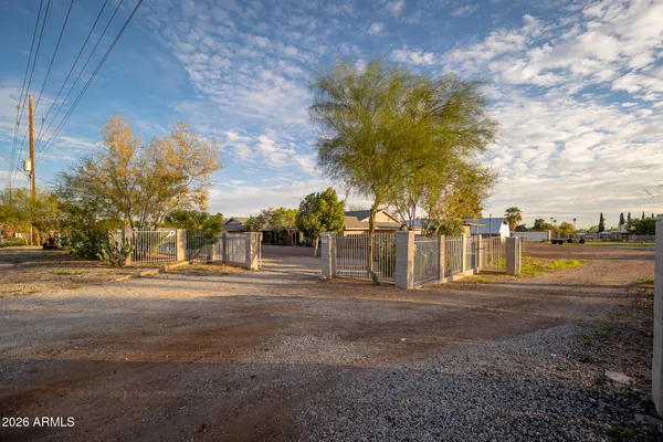 $975,000 | 4901 West Greenway Road, Glendale, AZ 85306