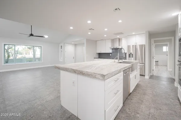 $975,000 | 4901 West Greenway Road, Glendale, AZ 85306