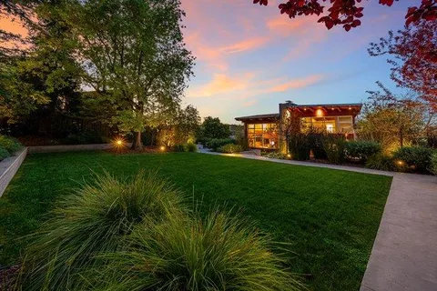 a view of a house with a backyard