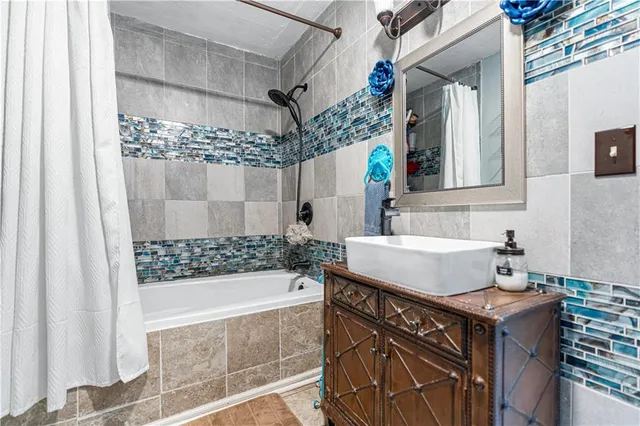 $225,000 | 10008 East 60th Terrace, Raytown, MO 64133