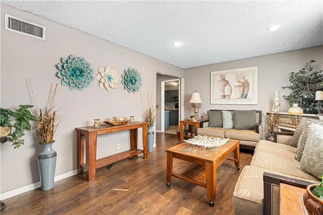 $225,000 | 10008 East 60th Terrace, Raytown, MO 64133