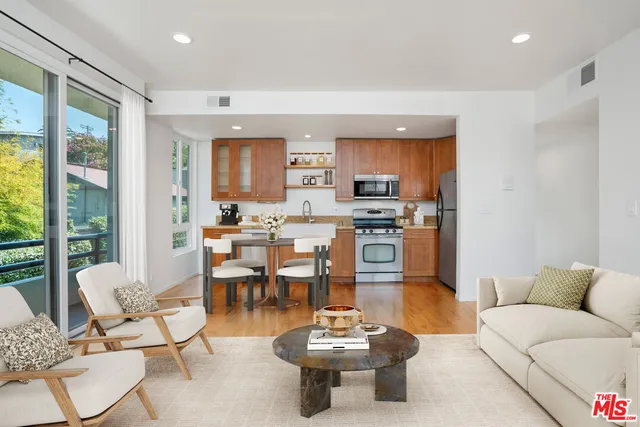 $695,000 | 4567 Lexington Avenue, Unit 106, Los Angeles, CA 90029