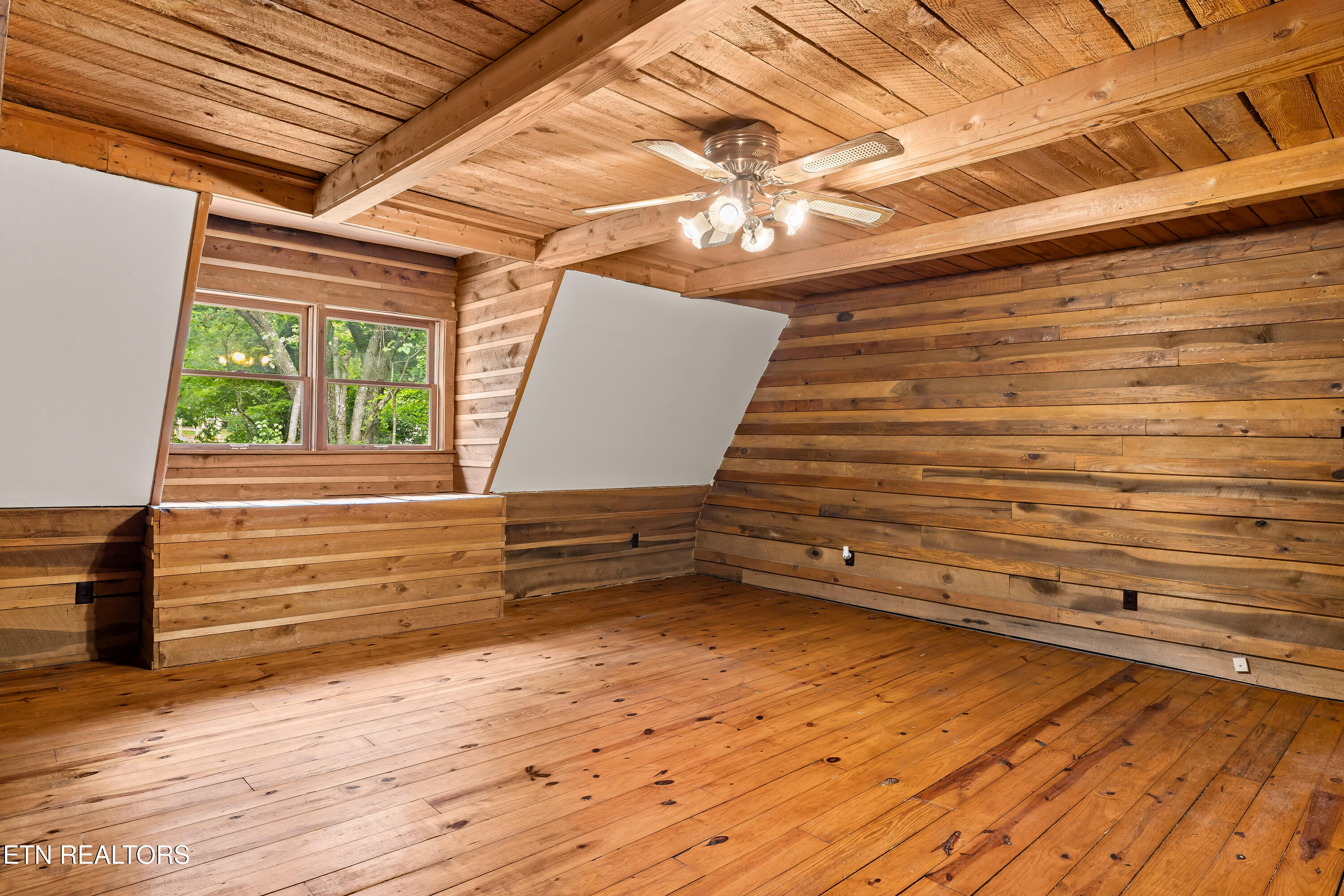 143 Old Cove Road Walland, TN 37886 - Photo 27 of 49 Primary Bedroom