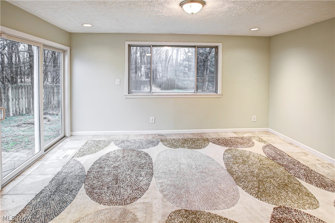 1033 Learidge Road Cleveland, OH 44124 - Photo 14 of 35