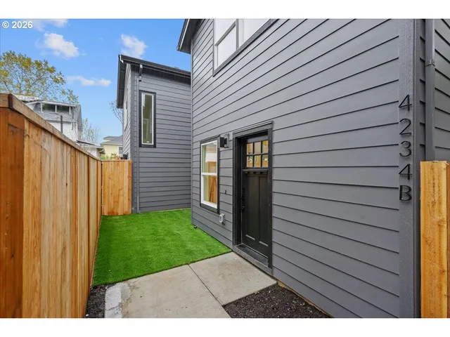 $440,000 | 4234 Southeast Yamhill Street, Unit 2, Portland, OR 97215