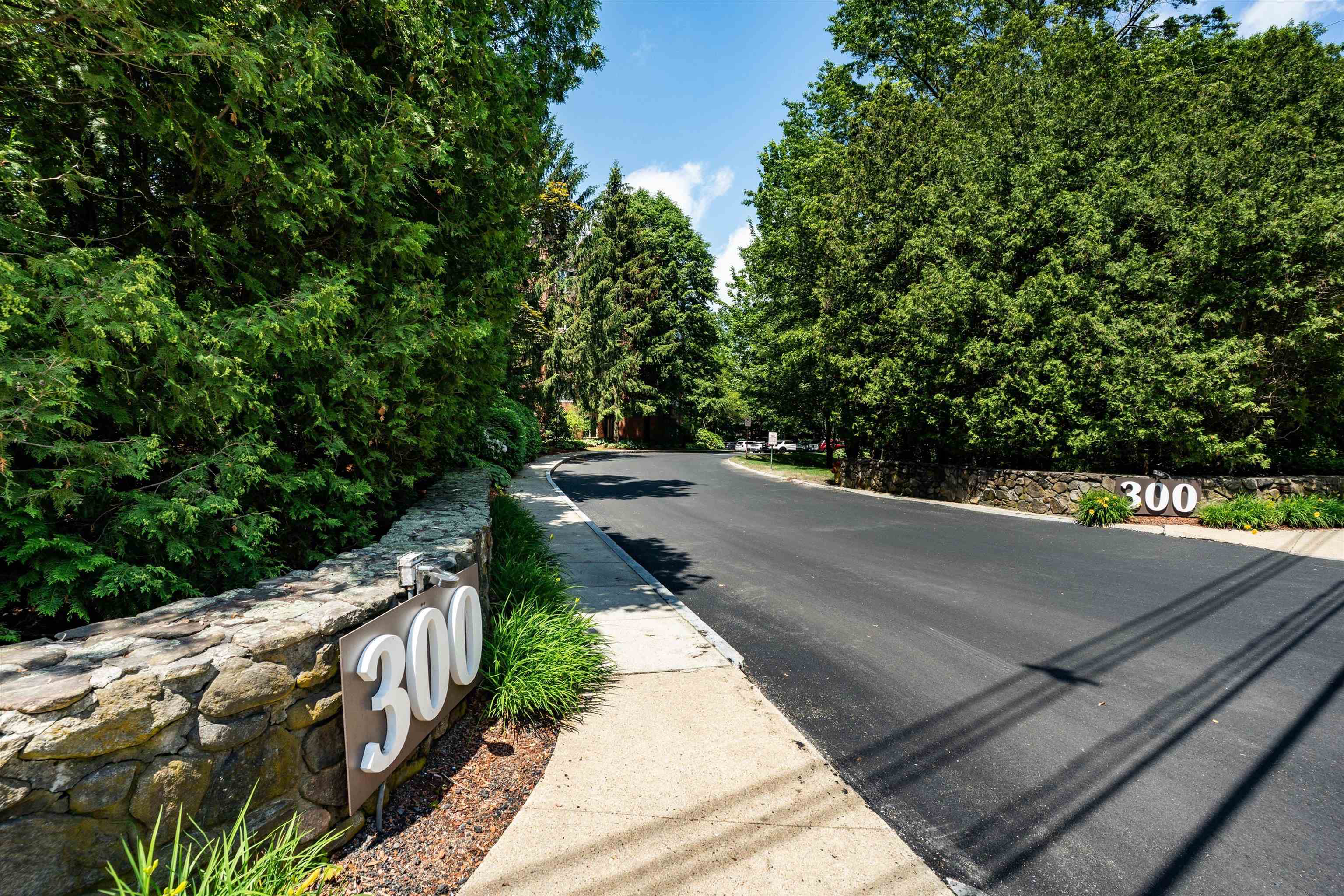 300 River Road, Unit 106 Manchester, NH 03104 - Photo 26 of 41