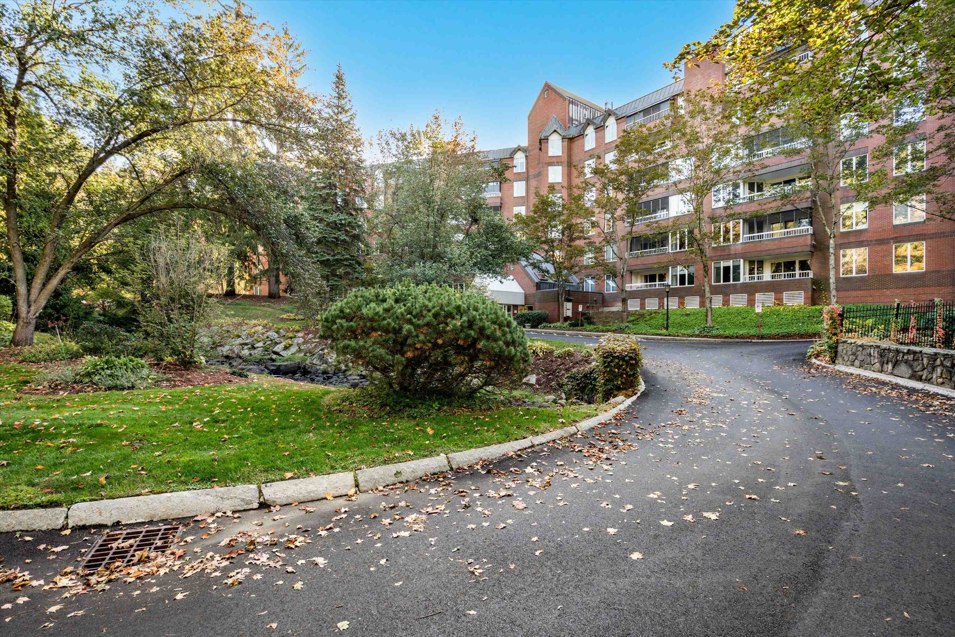 300 River Road, Unit 106 Manchester, NH 03104 - Photo 27 of 41